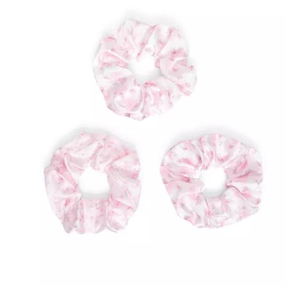 Goody x LoveShackFancy Large Satin Scrunchies - Rosa Beaux & English Ivy 3 ct - Picture 2 of 5
